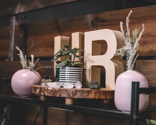 Letters U and R on a table with circle vases